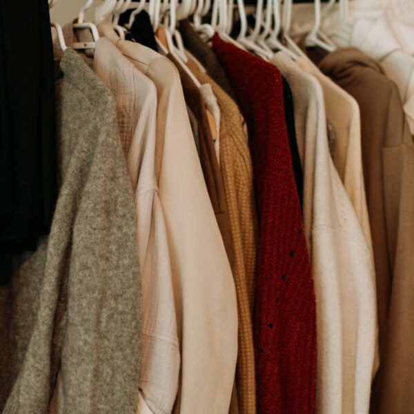 A Complete Guide to Creating & Maintaining a Minimalist Wardrobe