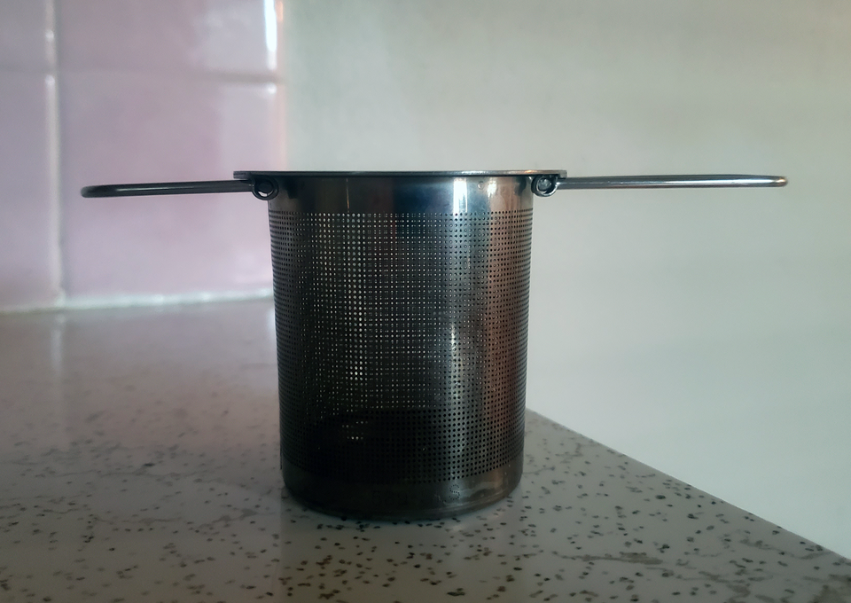 An image of a tea infuser that I got rid of during my declutter