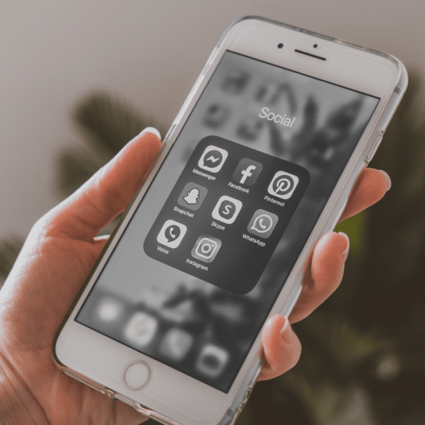 10 Ways Grayscale Mode Broke My Cell Phone Addiction